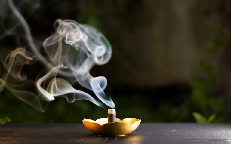 Simple Tips on How to Put Out Incense Properly